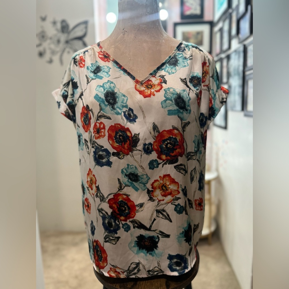 Watercolor Floral V-Neck Blouse – Soft Satin Short Sleeve Top
